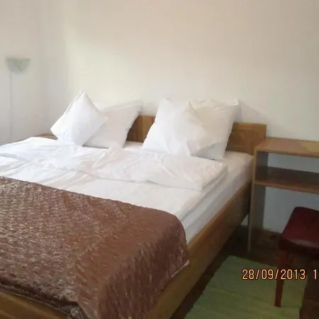 Villa Una Pensión 3*